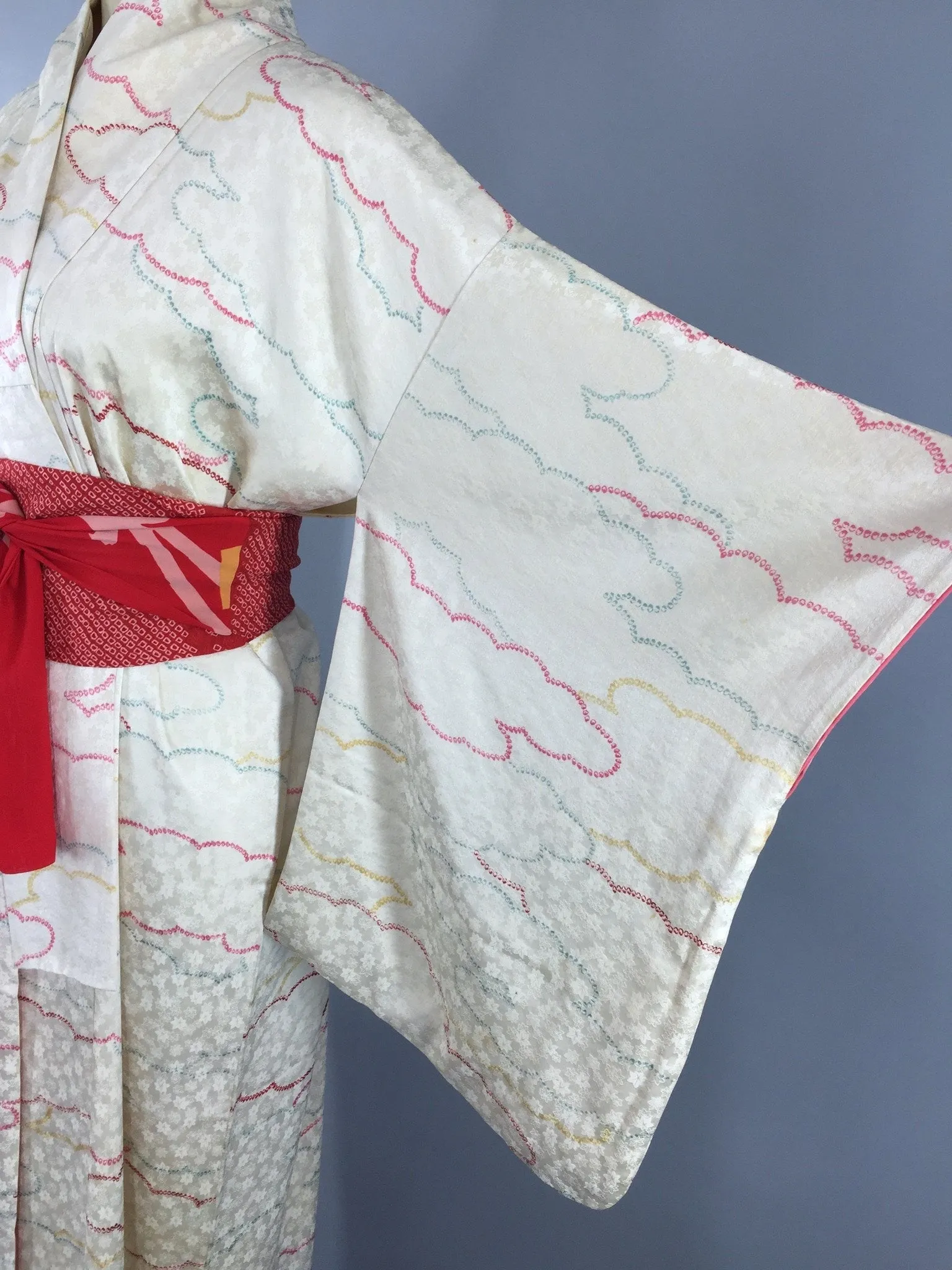 1950s Vintage Silk Kimono Robe / Ivory Shibori Clouds