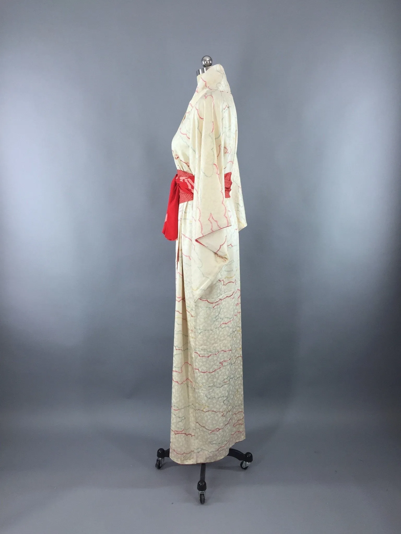 1950s Vintage Silk Kimono Robe / Ivory Shibori Clouds
