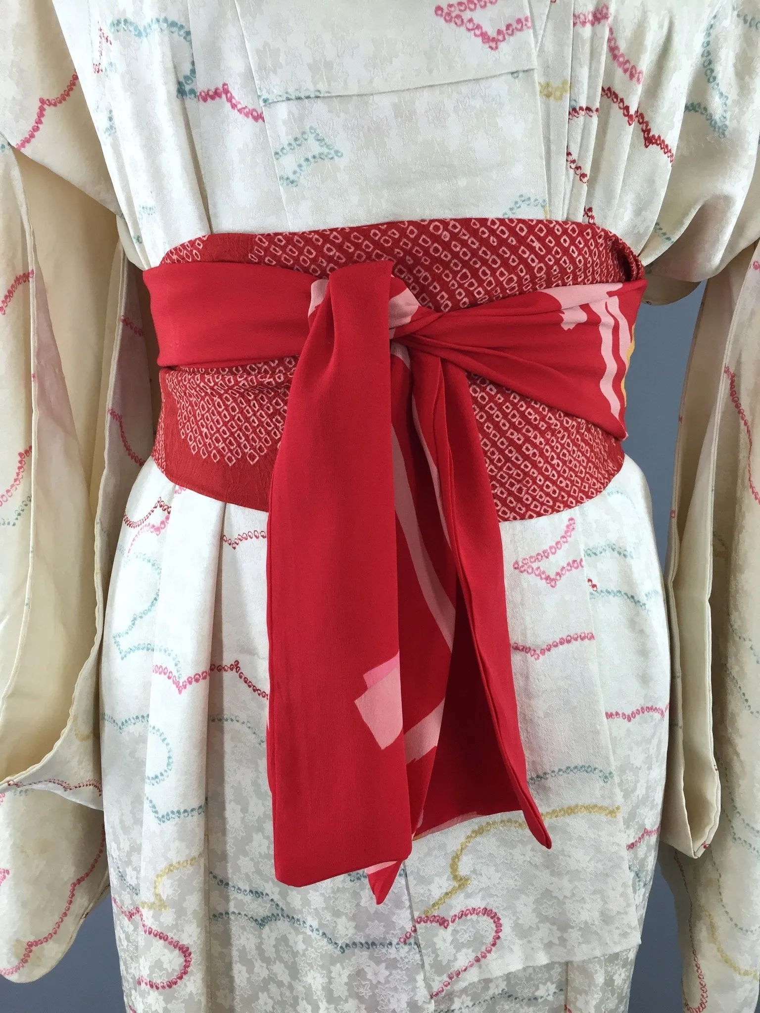 1950s Vintage Silk Kimono Robe / Ivory Shibori Clouds