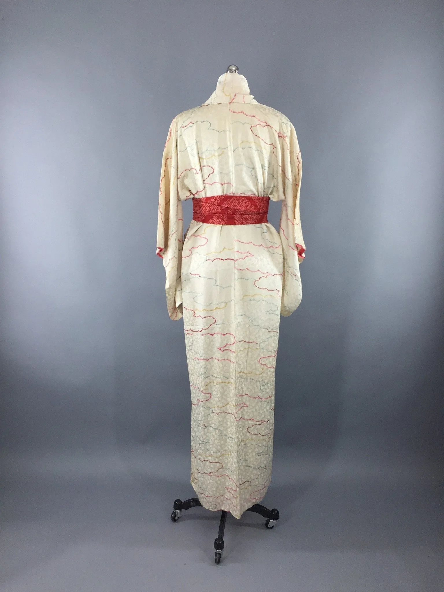 1950s Vintage Silk Kimono Robe / Ivory Shibori Clouds