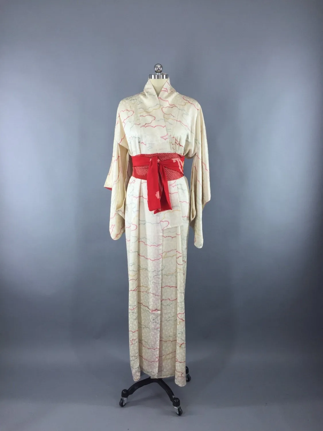 1950s Vintage Silk Kimono Robe / Ivory Shibori Clouds