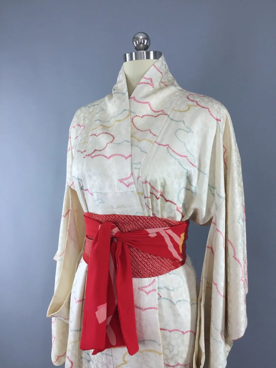 1950s Vintage Silk Kimono Robe / Ivory Shibori Clouds